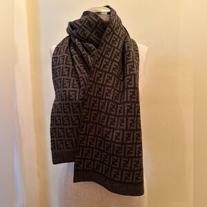 FENDI classic scarf in brown